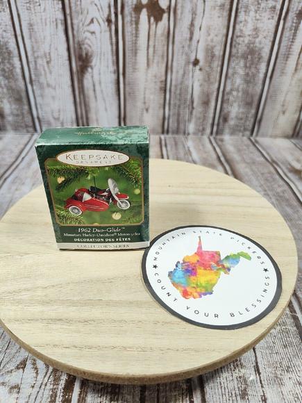 2000 Hallmark Keepsake Ornament 1962 Duo-Glide Harley-Davidson Miniature - Picture 1 of 9
